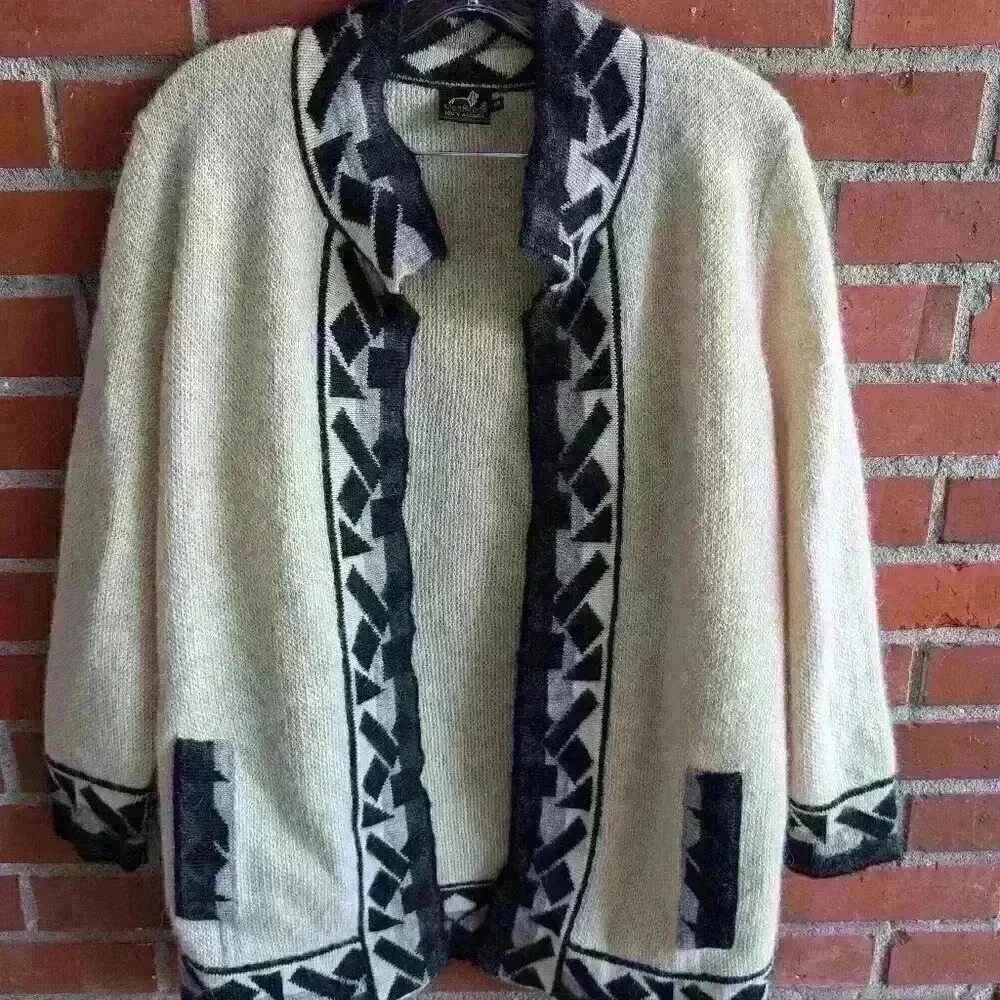Beautiful vintage mon repos 100% alpaca wool cardigan size small
